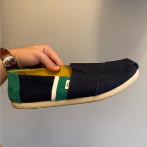 Men’s Toms size 8 Green, white and blue.